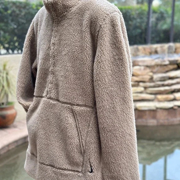 Nike Men's Therma Fit Yoga Sweatshirt Pullover M Brown - New with Tags - Picture 3 of 9